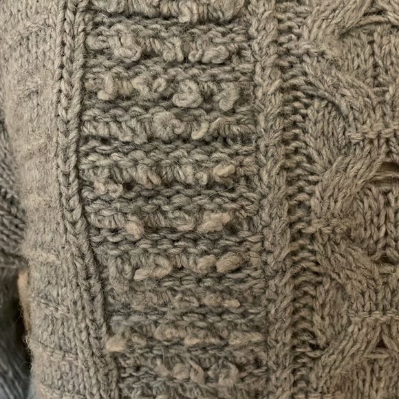 Banana Republic Italian Yarn Sweater - Picture 4 of 9